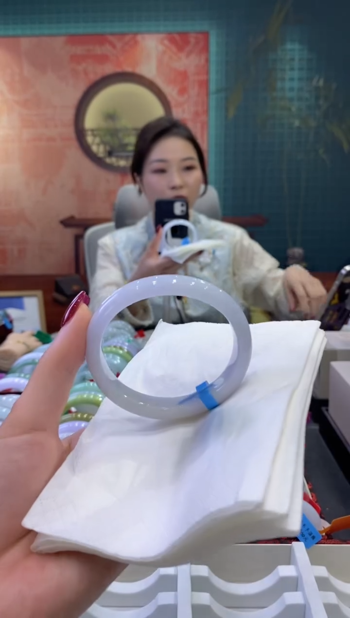 【闪购商品】翡翠手镯未镶嵌多人07756