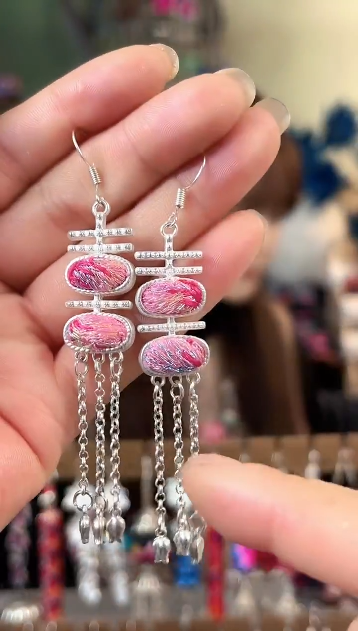 彩云南阁非遗老绣苗银饰品215