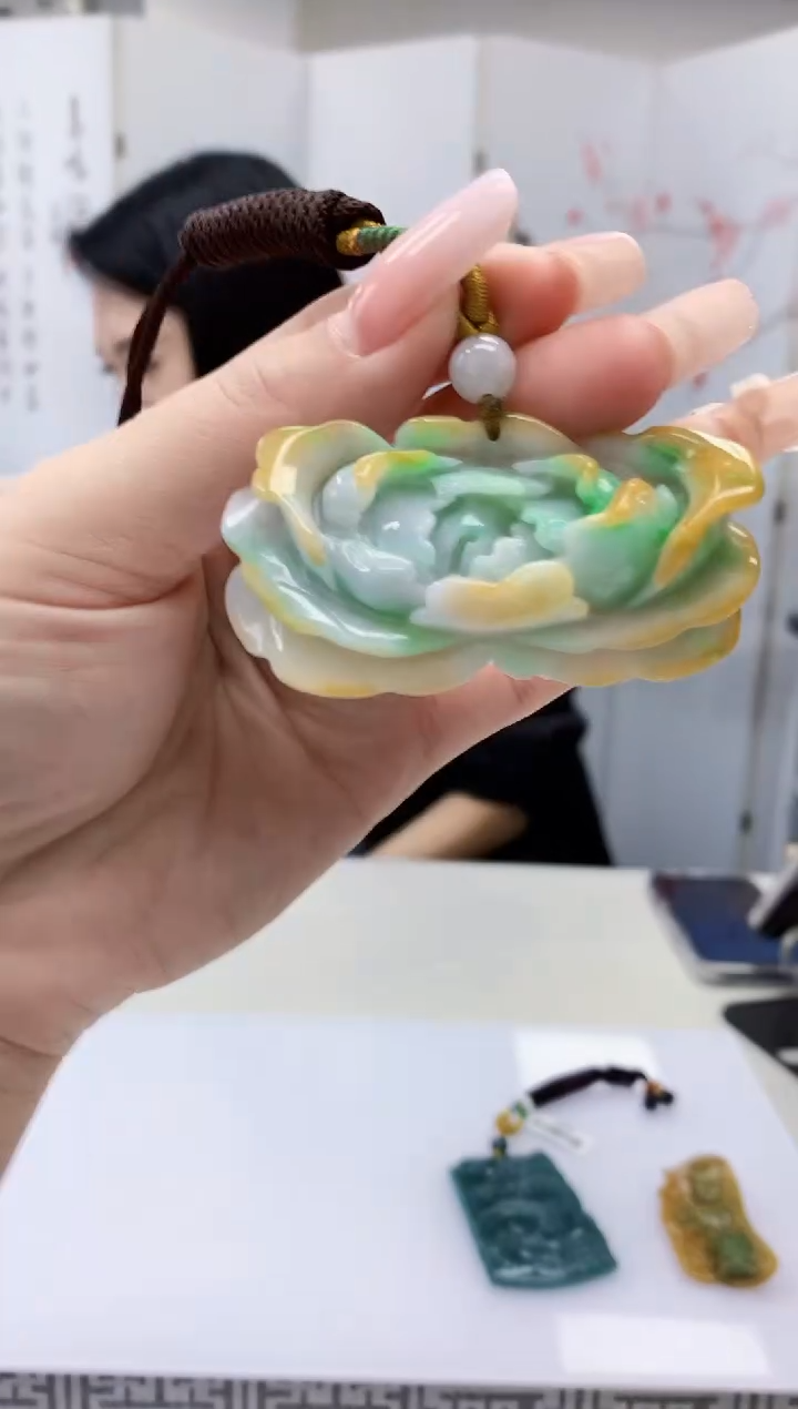 【闪购商品】定制翡翠未镶嵌3123lr-毛货挂件90