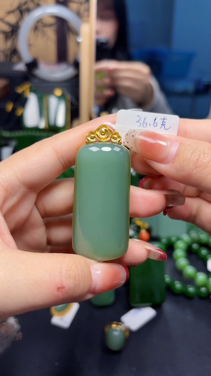 【闪购商品】和田玉（碧玉）吊坠(赠链)18K金镶嵌1
