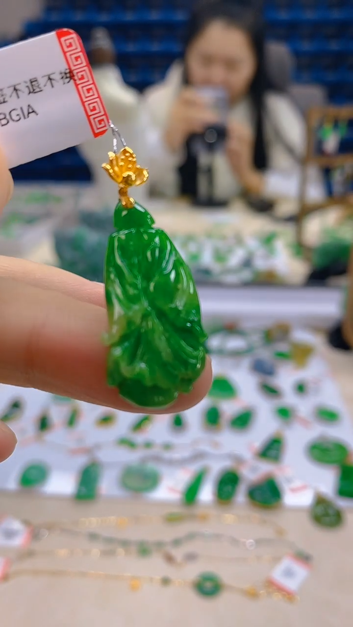 颈饰18K金镶嵌翡翠新号开播 全场乱卖