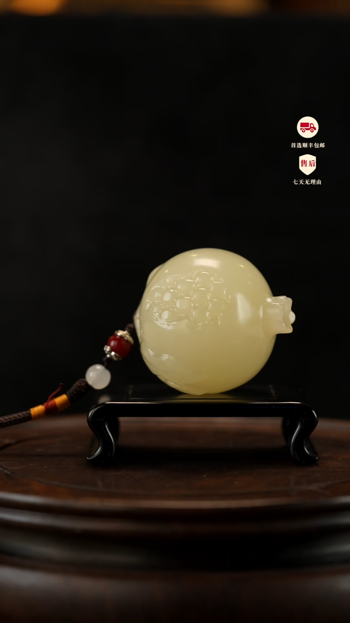 云南石竹叶青雕刻：福榴子孙