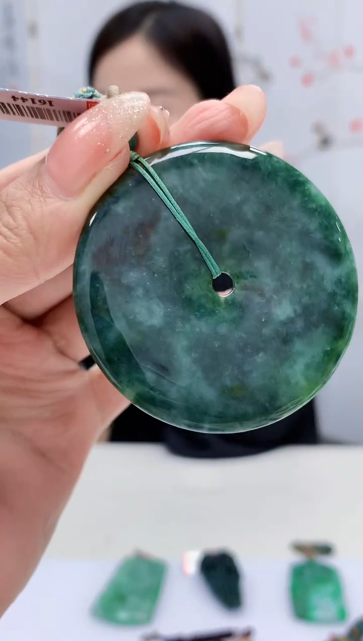 【闪购商品】定制翡翠未镶嵌4852MM-毛货挂件90