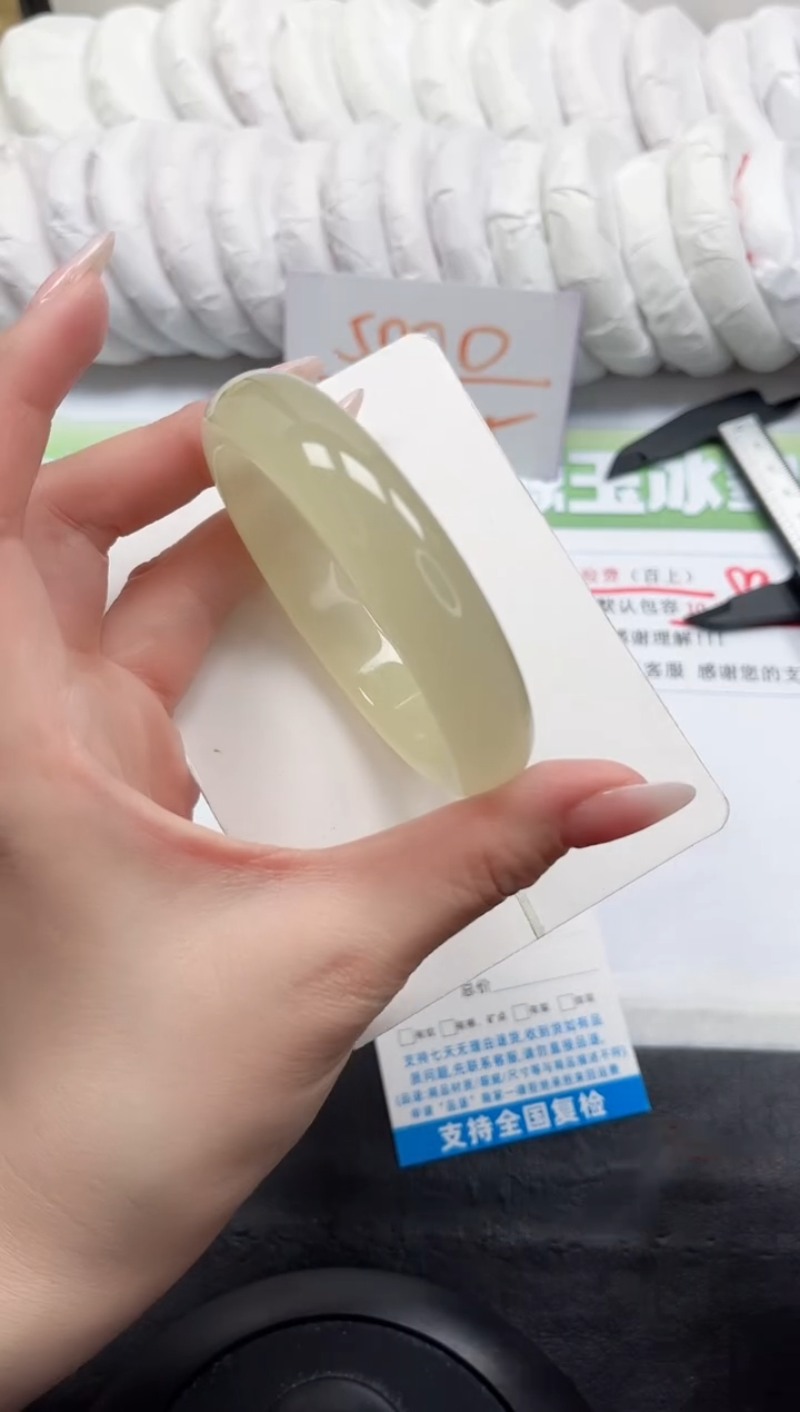 【闪购商品】石英质玉手镯未镶嵌223-59