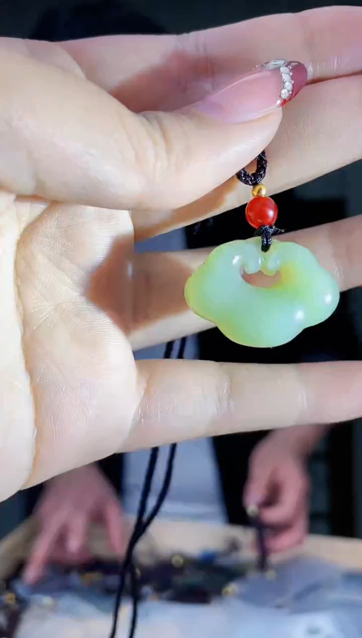 【闪购商品】和田玉挂件未镶嵌拍一发一，多样性发货！