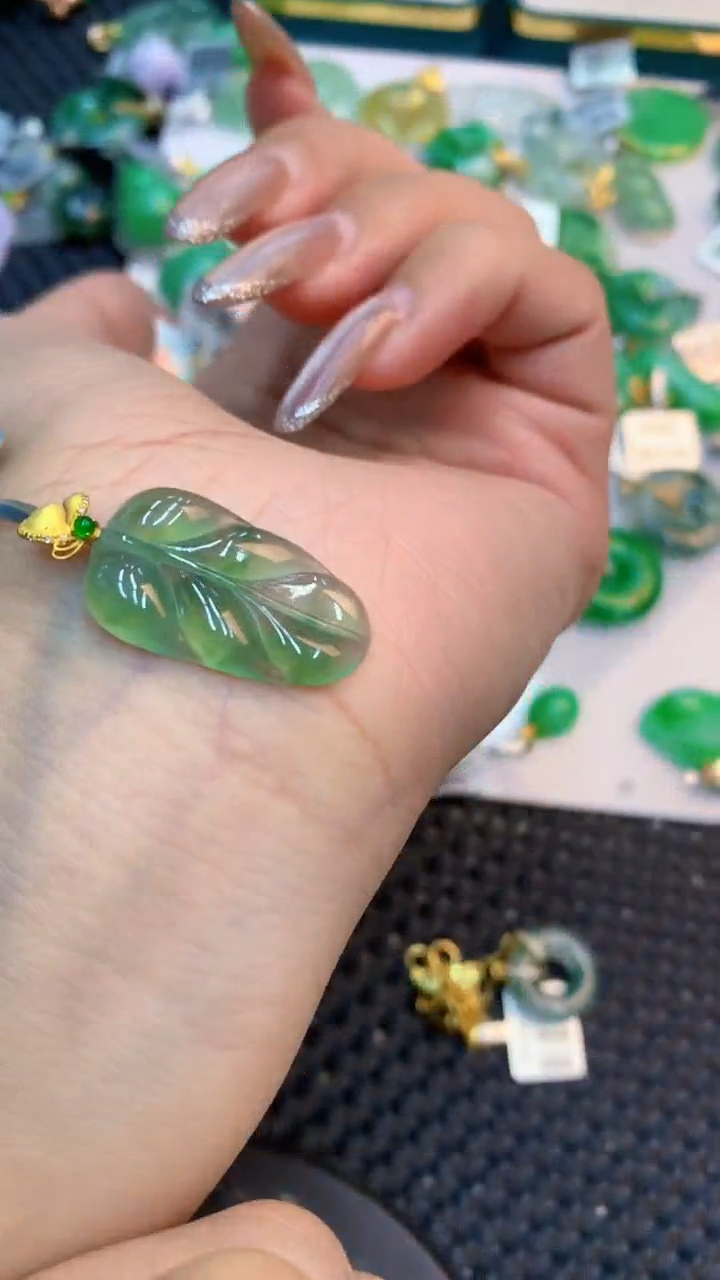 颈饰18K金镶嵌翡翠1