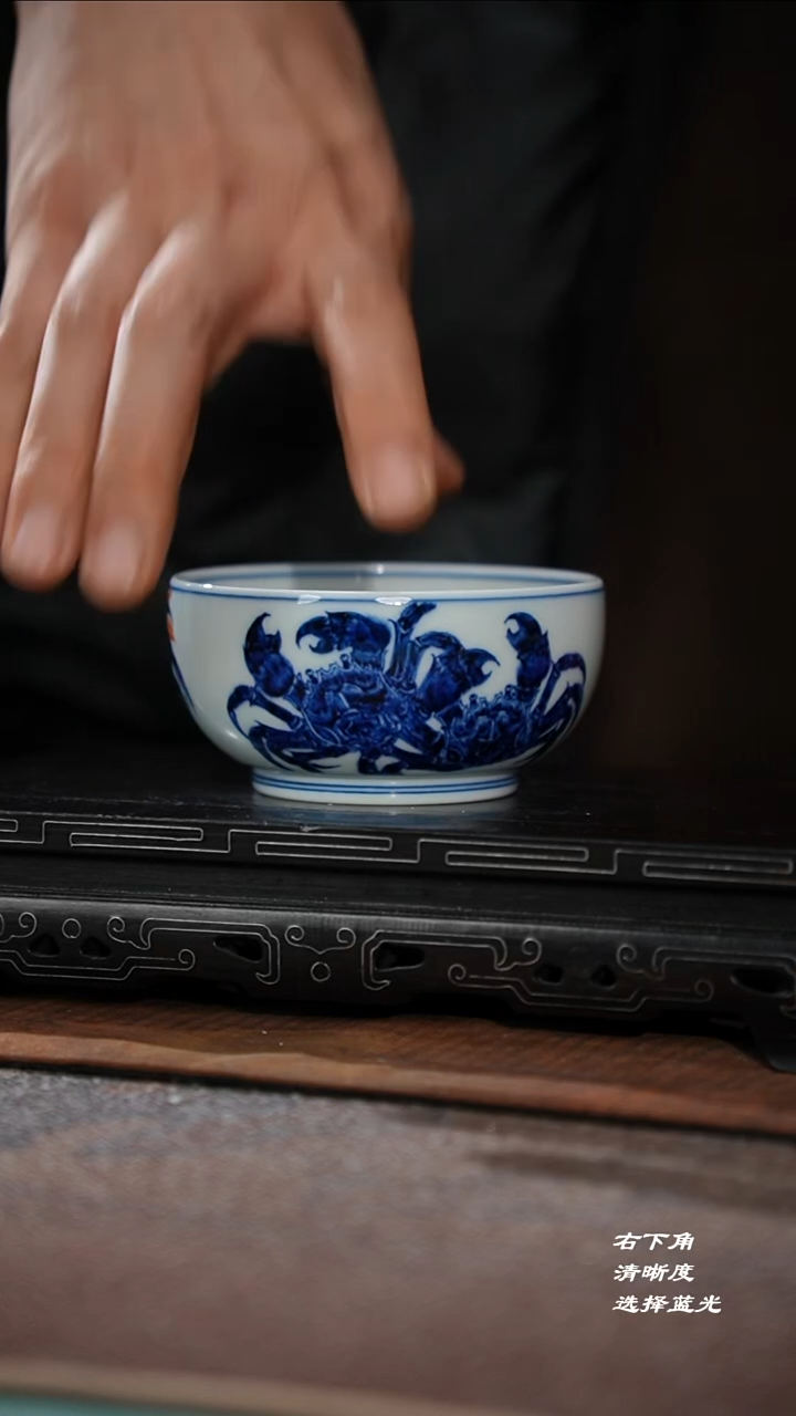 38-1青花矾红彩螃蟹圆满杯（良朋）