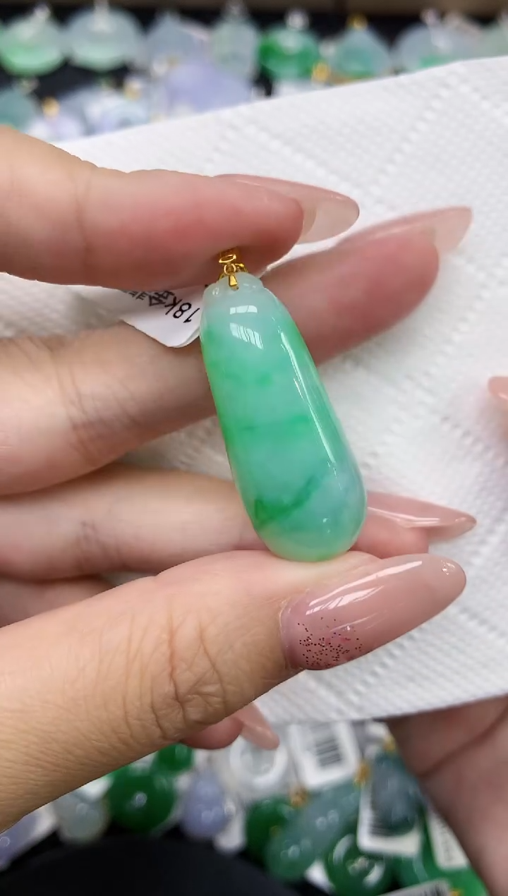 颈饰18K金镶嵌翡翠1111111111