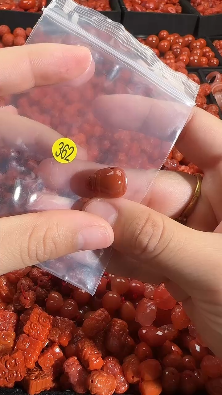 颈饰未镶嵌南红玛瑙1