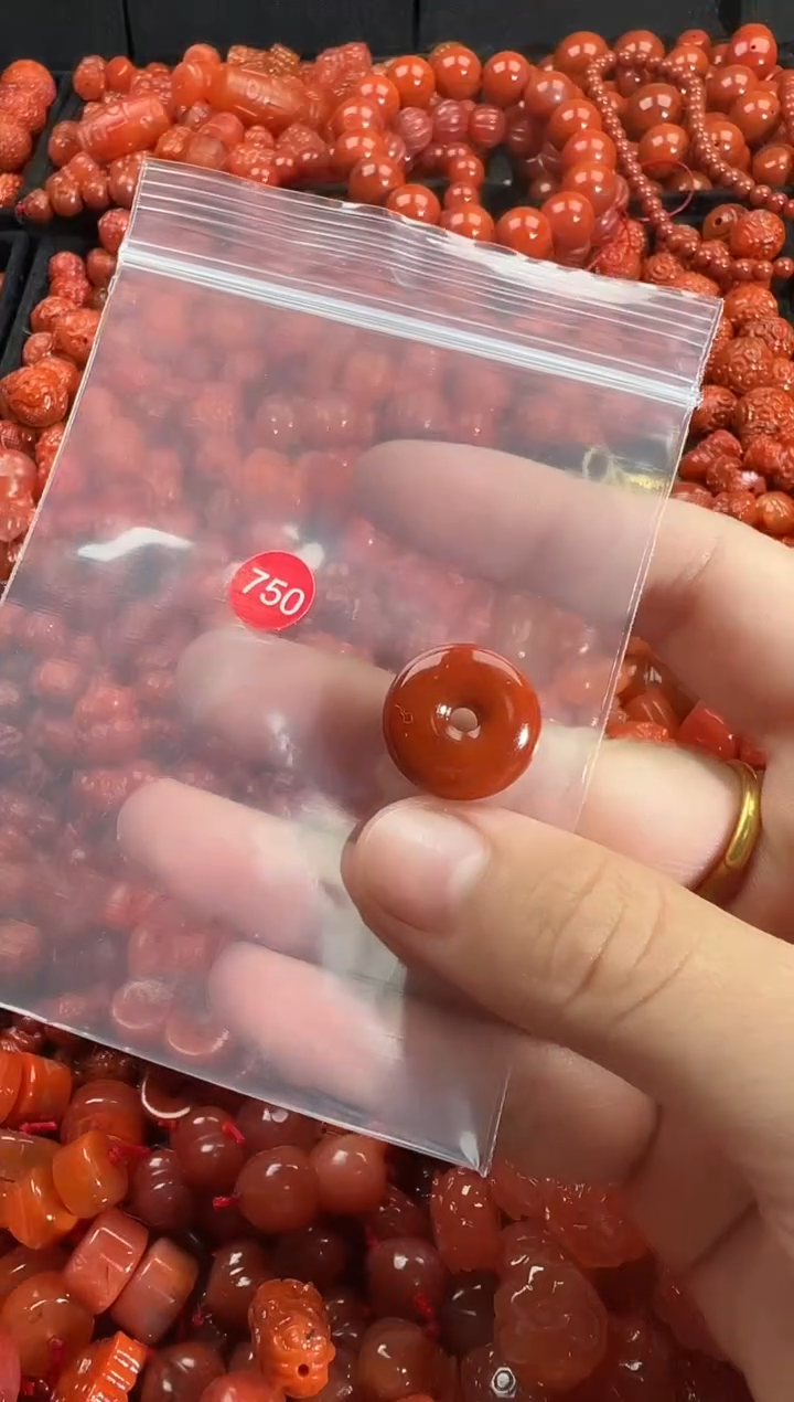 颈饰未镶嵌南红玛瑙1