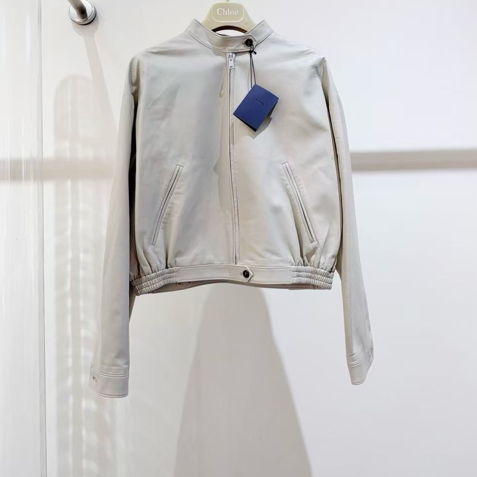 99新 Prada/普拉达 双双臻选/vv01408/普拉达外套/42码