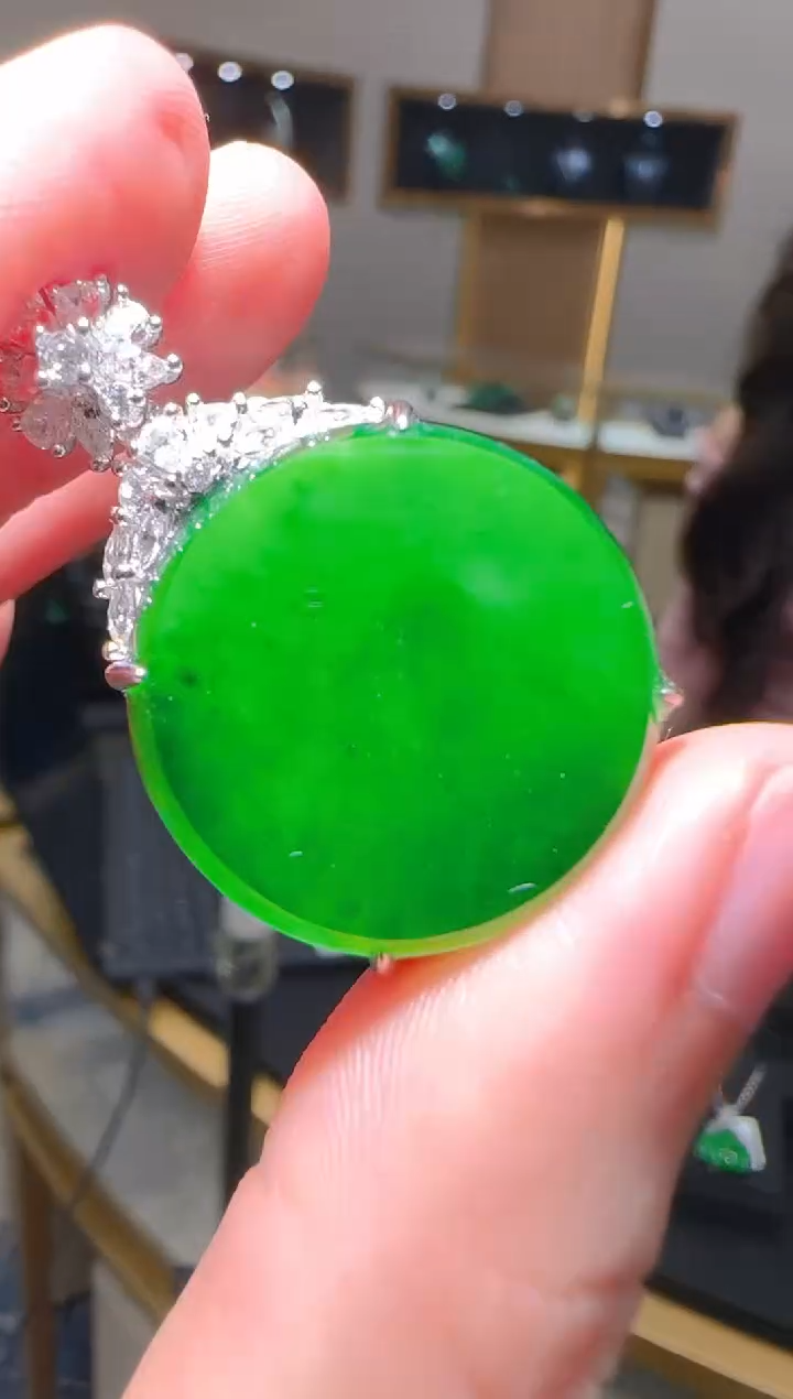 【闪购商品】翡翠吊坠(赠链)银S925镶嵌天然翡翠A货多样性发一件