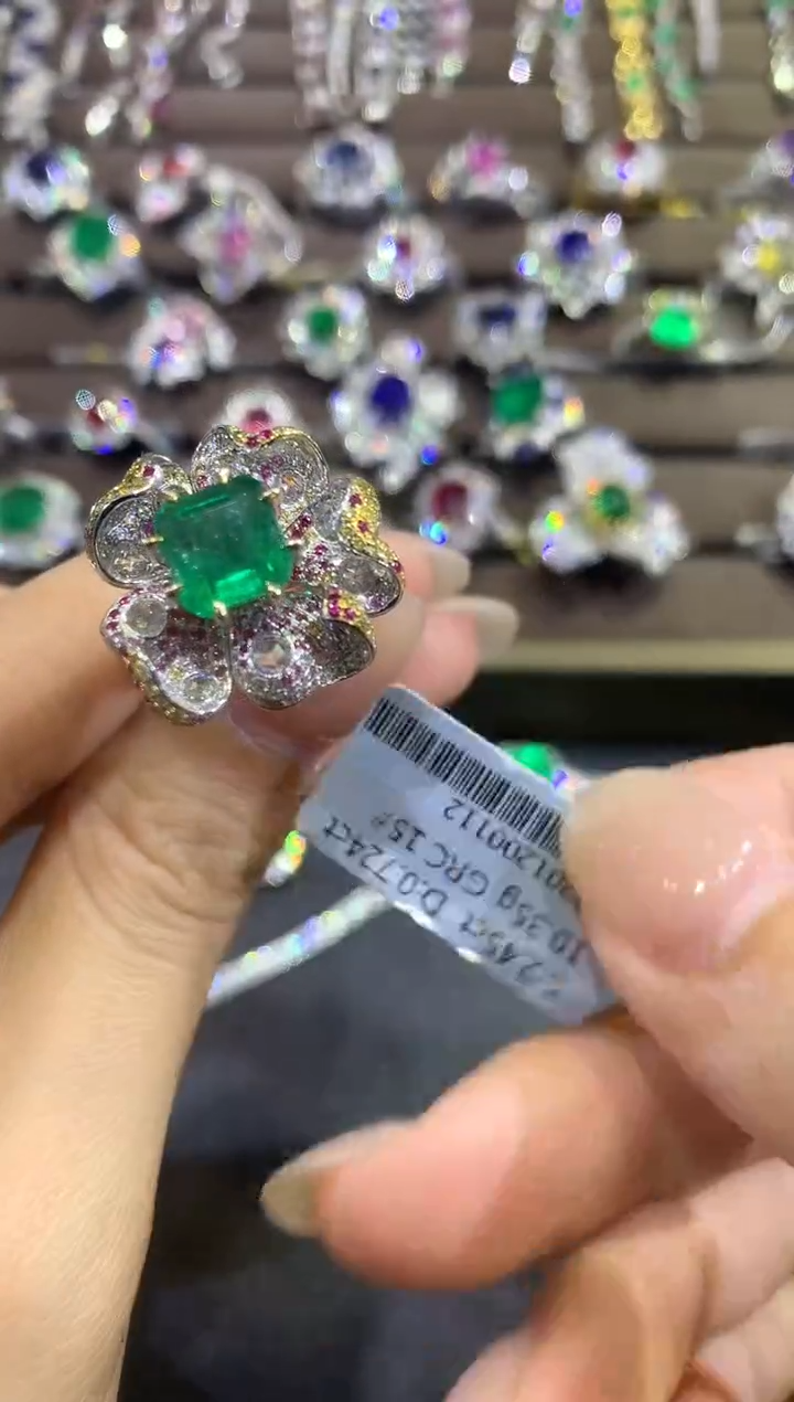 【闪购商品】祖母绿戒指18K金镶嵌a340         