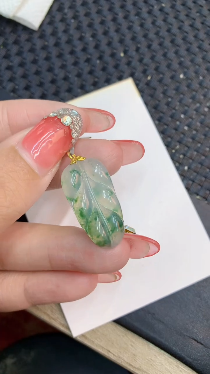 颈饰18K金镶嵌翡翠1