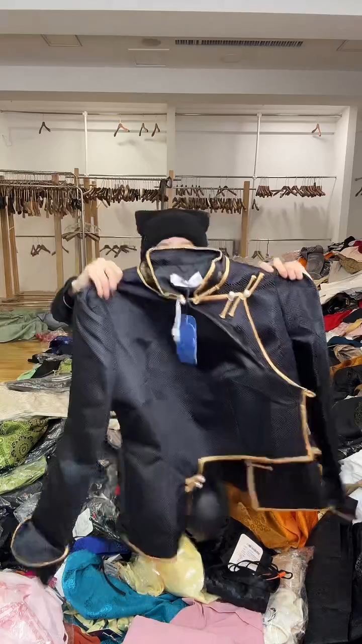 外套 L码 105-115斤以里