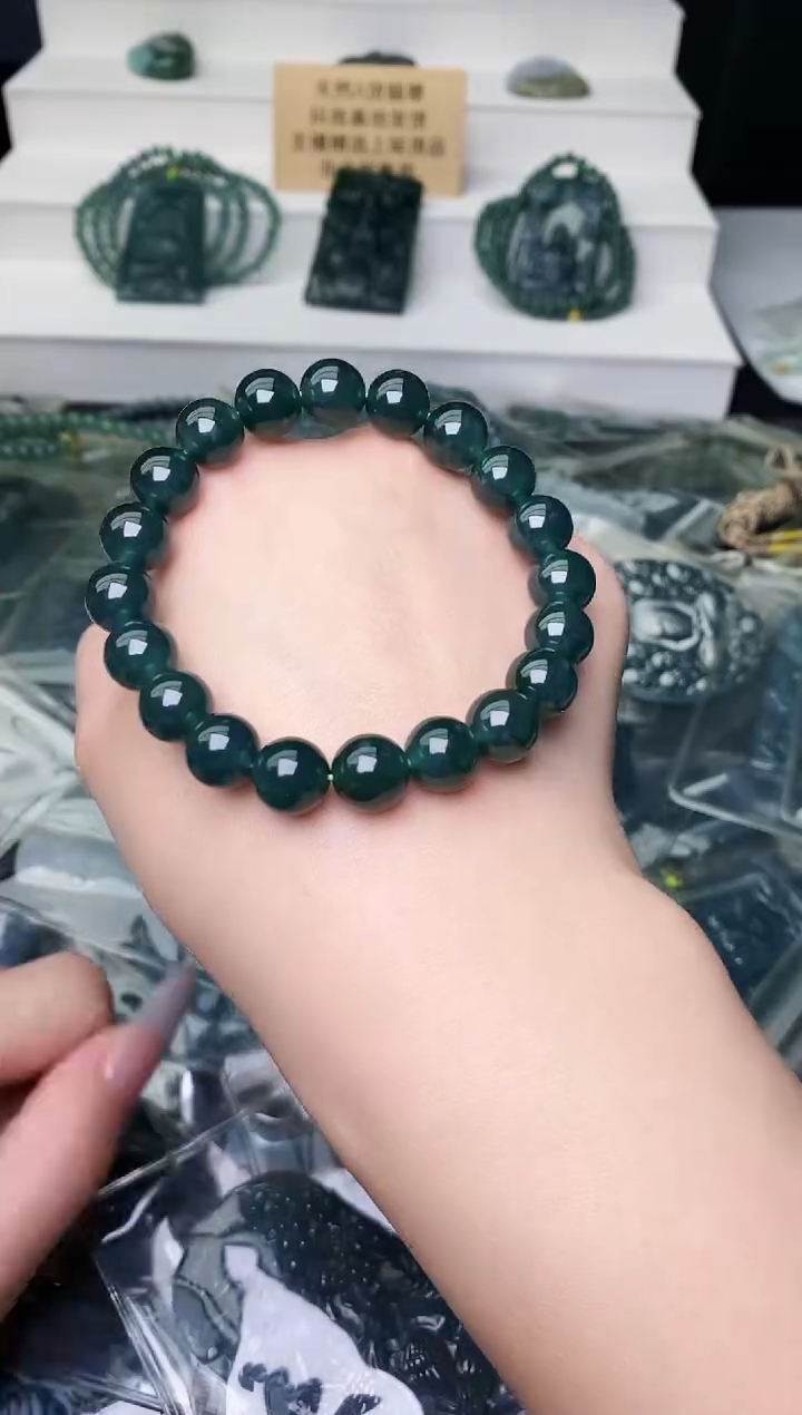 颈饰未镶嵌翡翠 