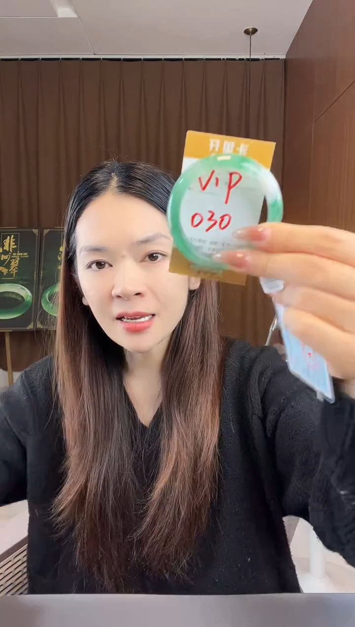 【闪购商品】石英质玉手镯未镶嵌非洲翠