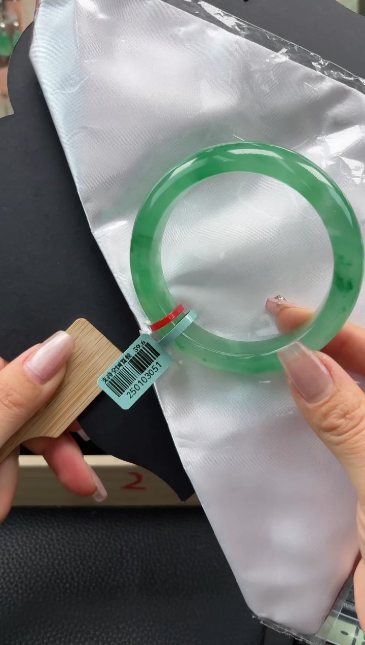 【闪购商品】石英质玉手镯未镶嵌60