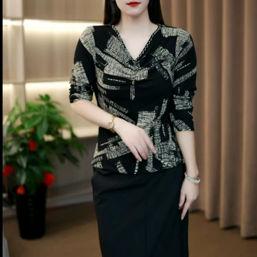 大码秋装长袖V领修身百搭气质显瘦宽松打底衫洋气T恤上衣妈妈装