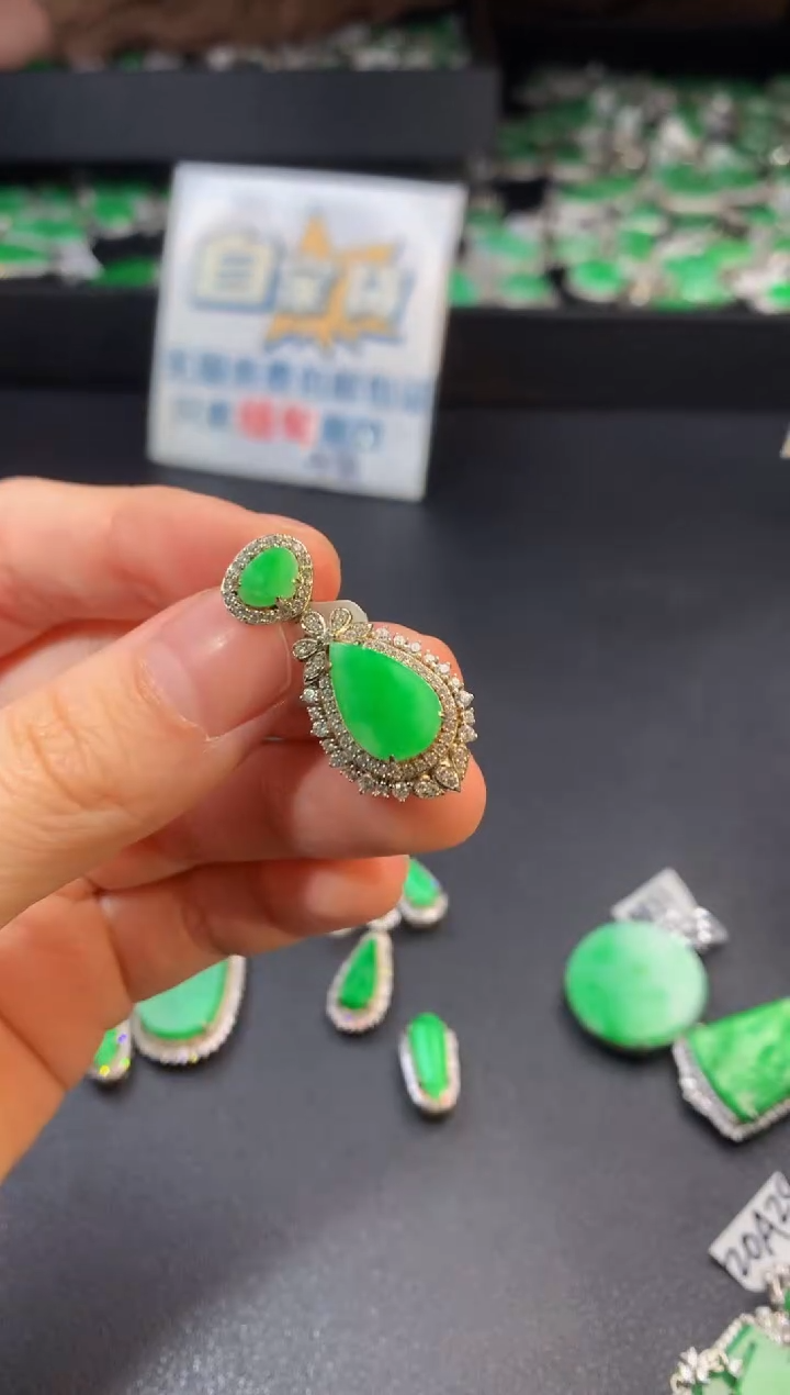 翡翠银S925镶嵌颈饰翡翠