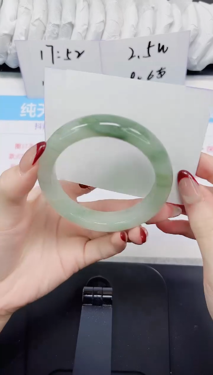 【闪购商品】石英质玉手镯未镶嵌323