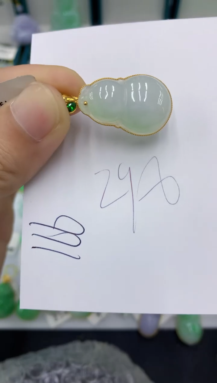 翡翠18K金镶嵌颈饰翡翠