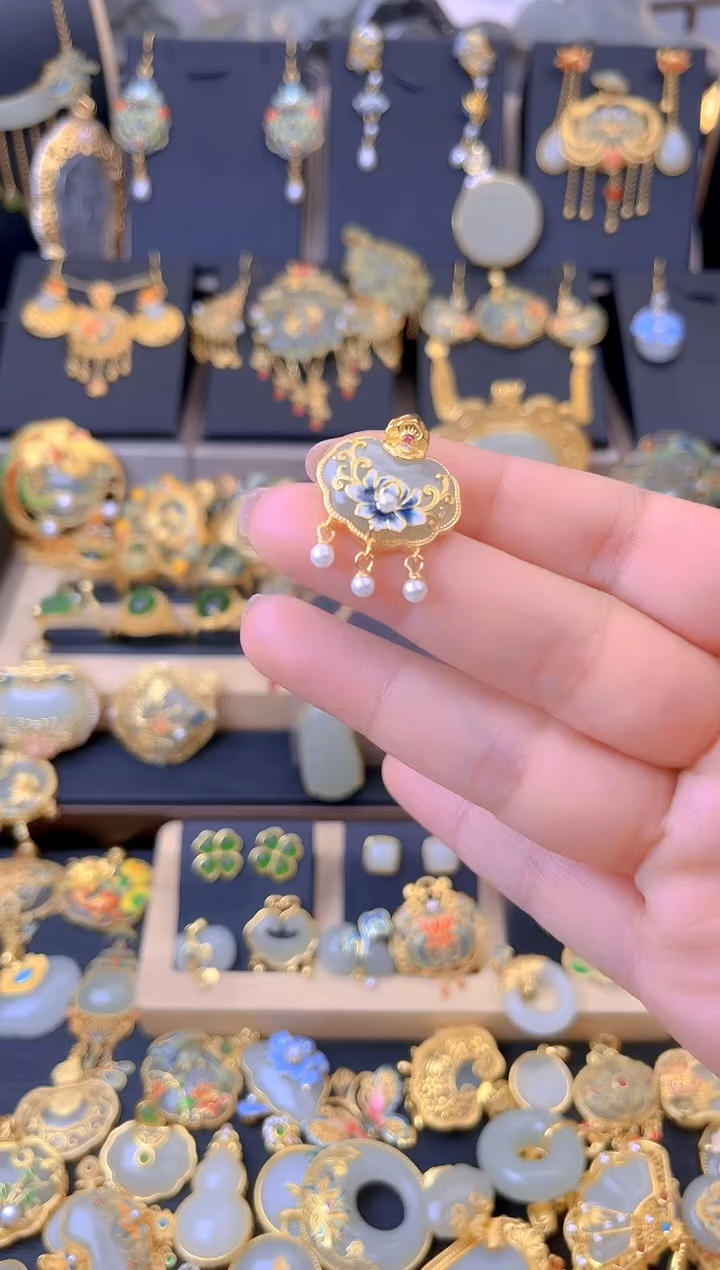 【闪购商品】和田玉吊坠银S925镀金镶嵌有钱花如意流苏吊坠