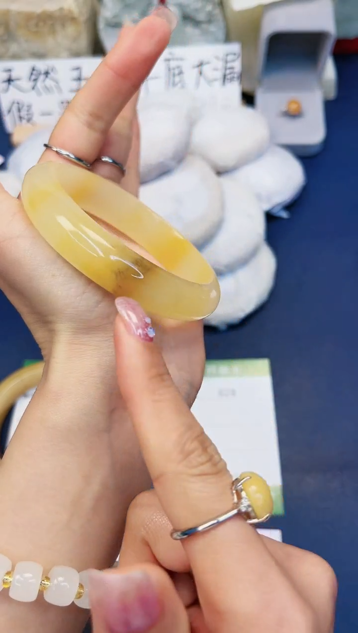 【闪购商品】石英质玉手镯未镶嵌28