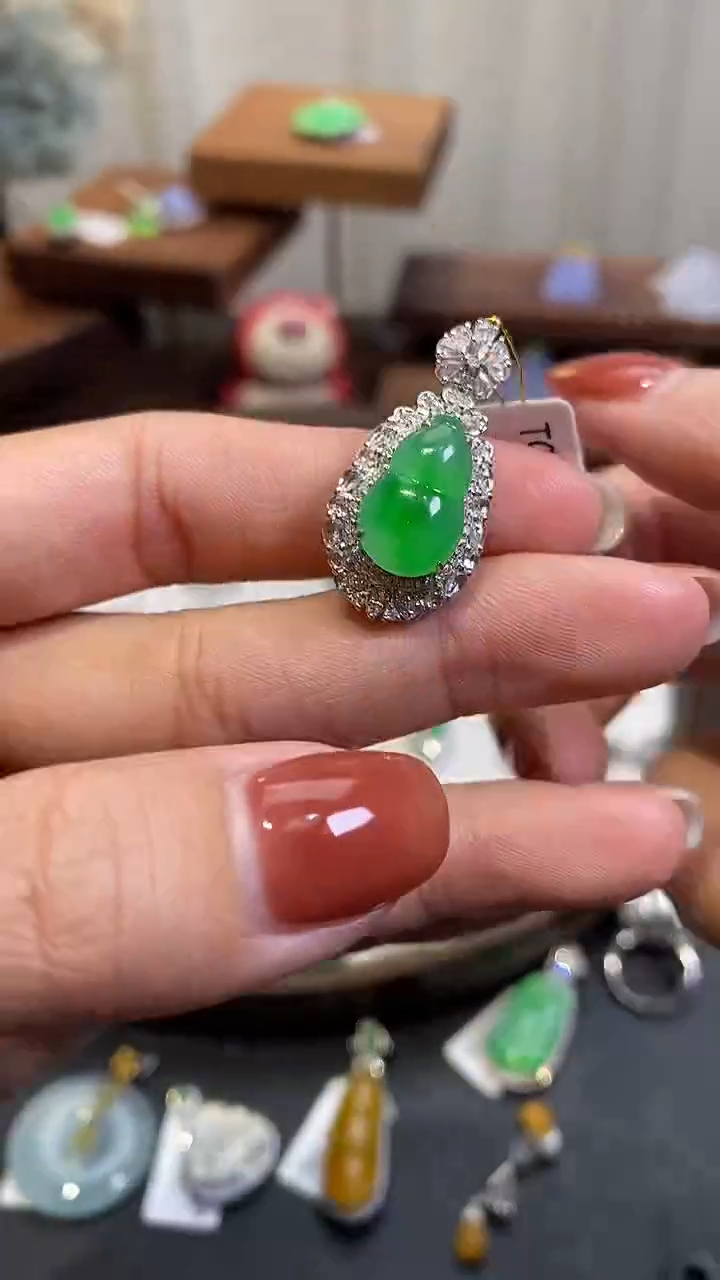 【闪购商品】翡翠颈饰18K金镶嵌葫芦