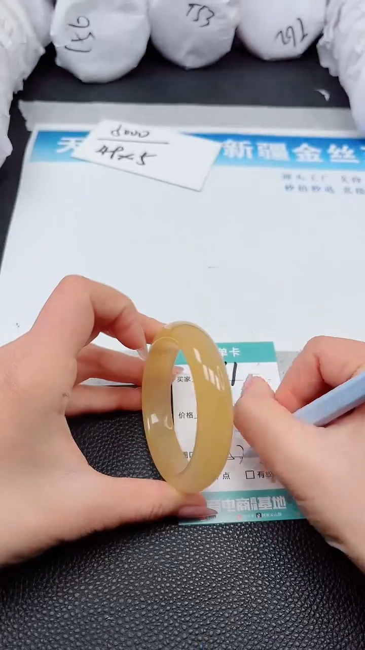 【闪购商品】石英质玉手镯未镶嵌A161