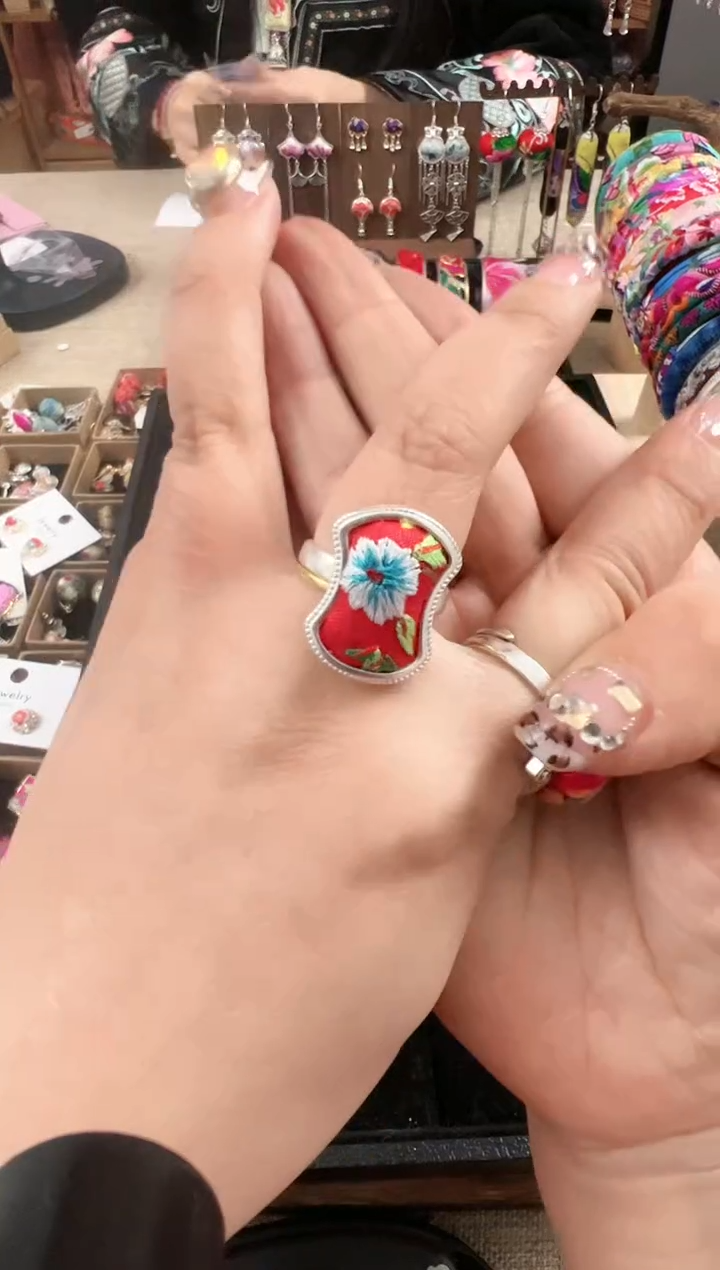 【闪购商品】织绣民族风老绣饰品335