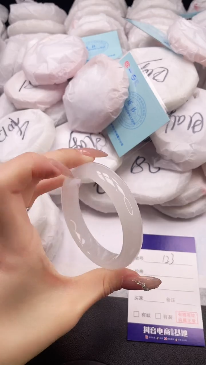 【闪购商品】石英质玉手镯未镶嵌6K123-56