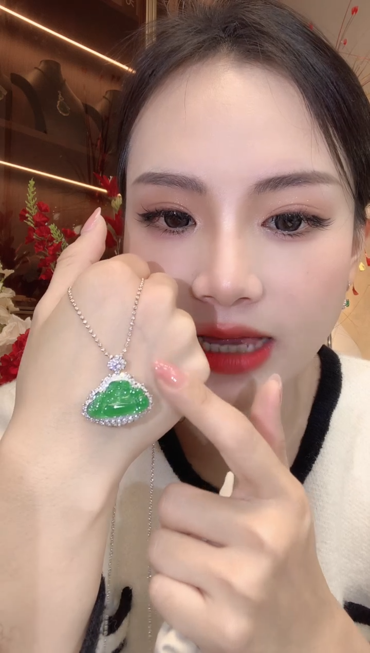 【闪购商品】翡翠吊坠(不含链)18K金镶嵌C24