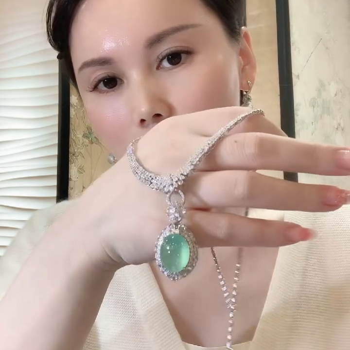 翡翠蛋面吊坠(不含链)18K金镶嵌 总11.8W 订金18000 差10W