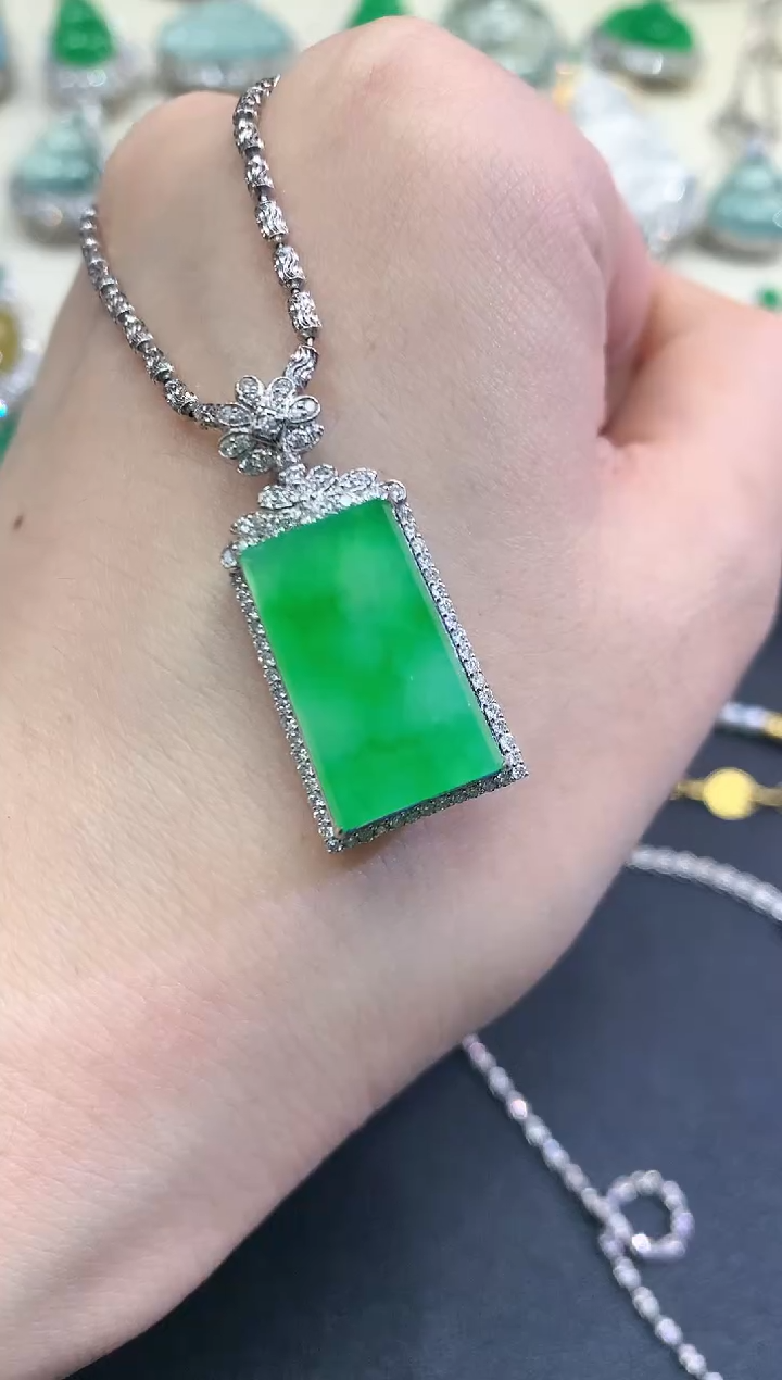 【闪购商品】翡翠颈饰18K金镶嵌D32    