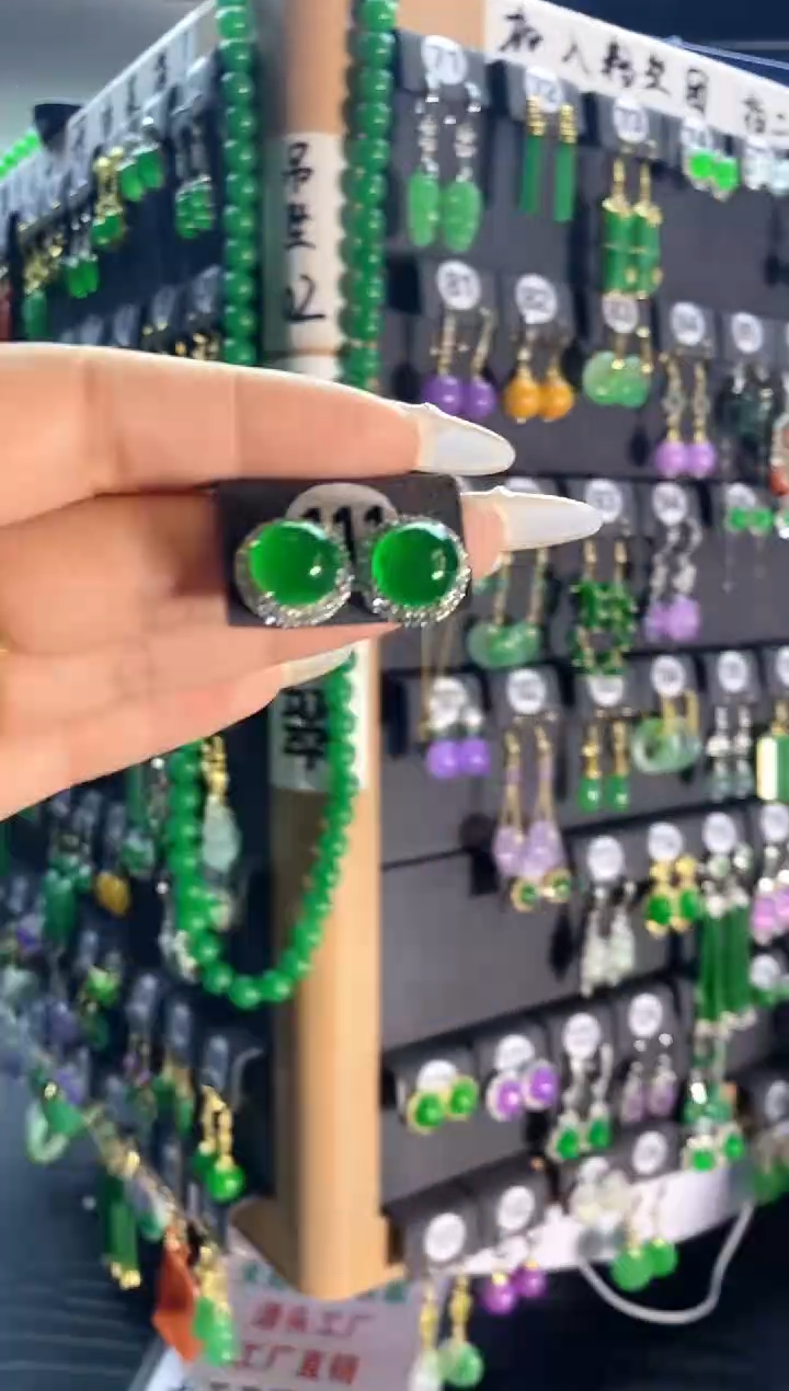 【闪购商品】翡翠颈饰银S925镶嵌111...