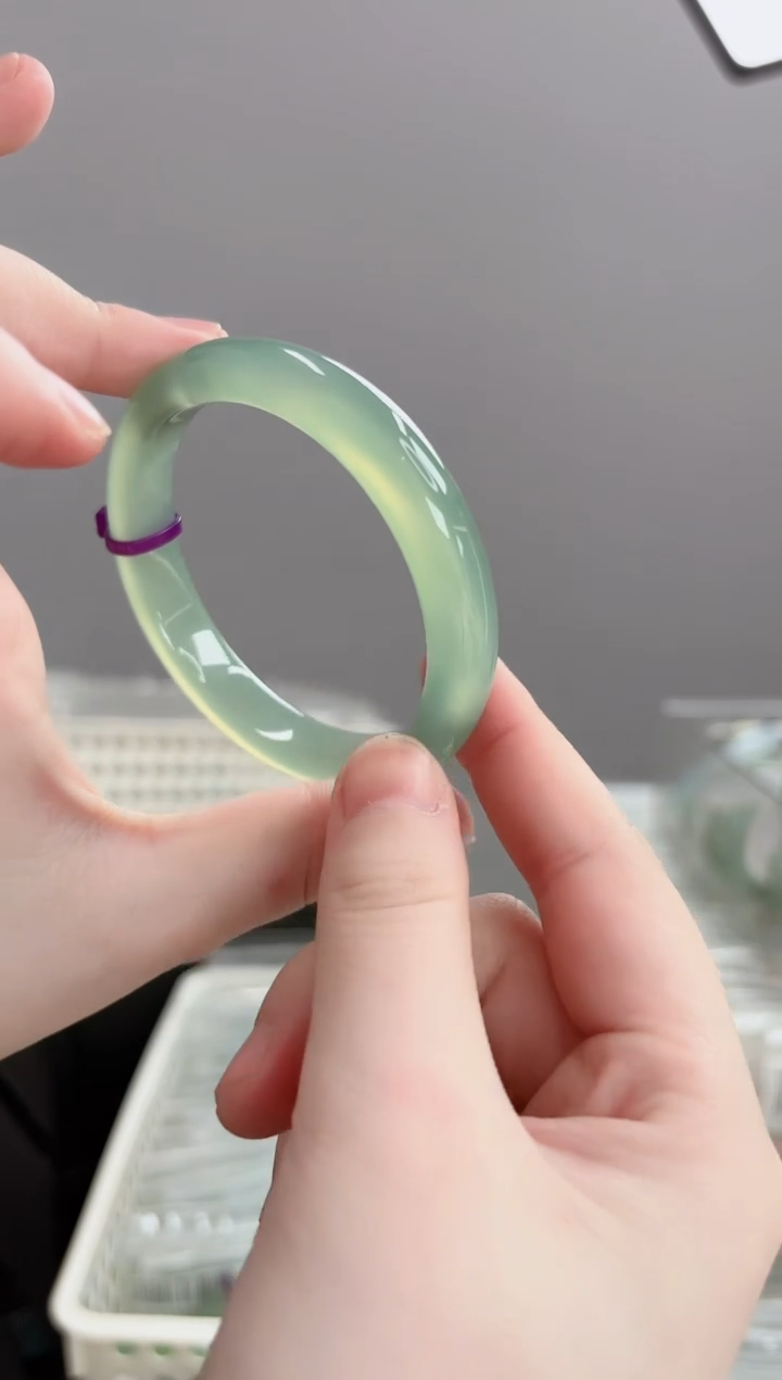 手镯玛瑙/玉髓未镶嵌52-53圈