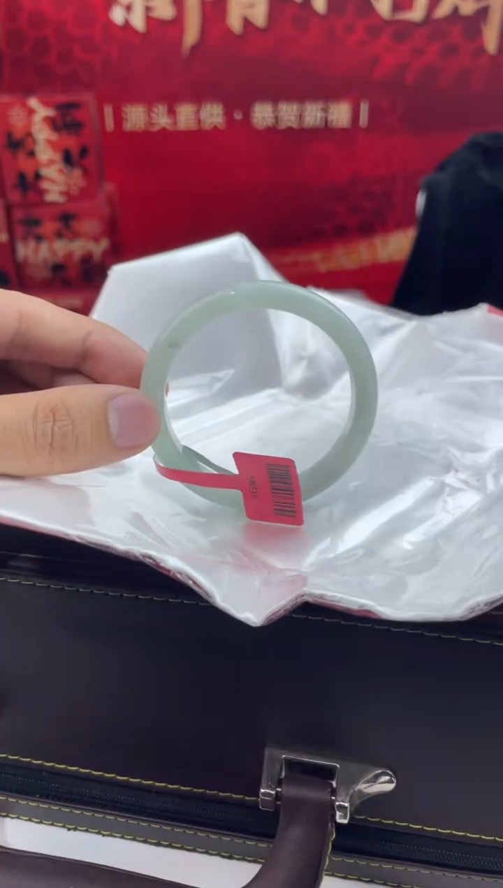 【闪购商品】翡翠手镯未镶嵌20翡翠手镯（微瑕）