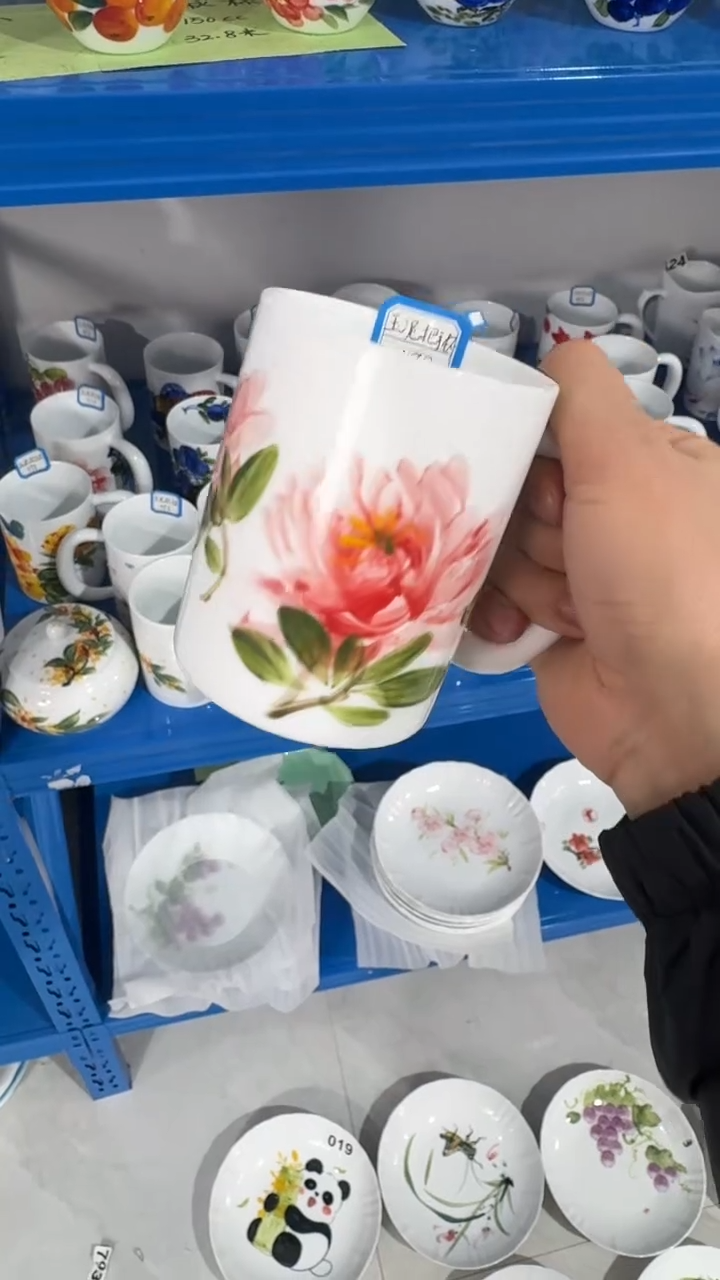 摆件陶瓷?****n景德镇高温瓷（花口杯）