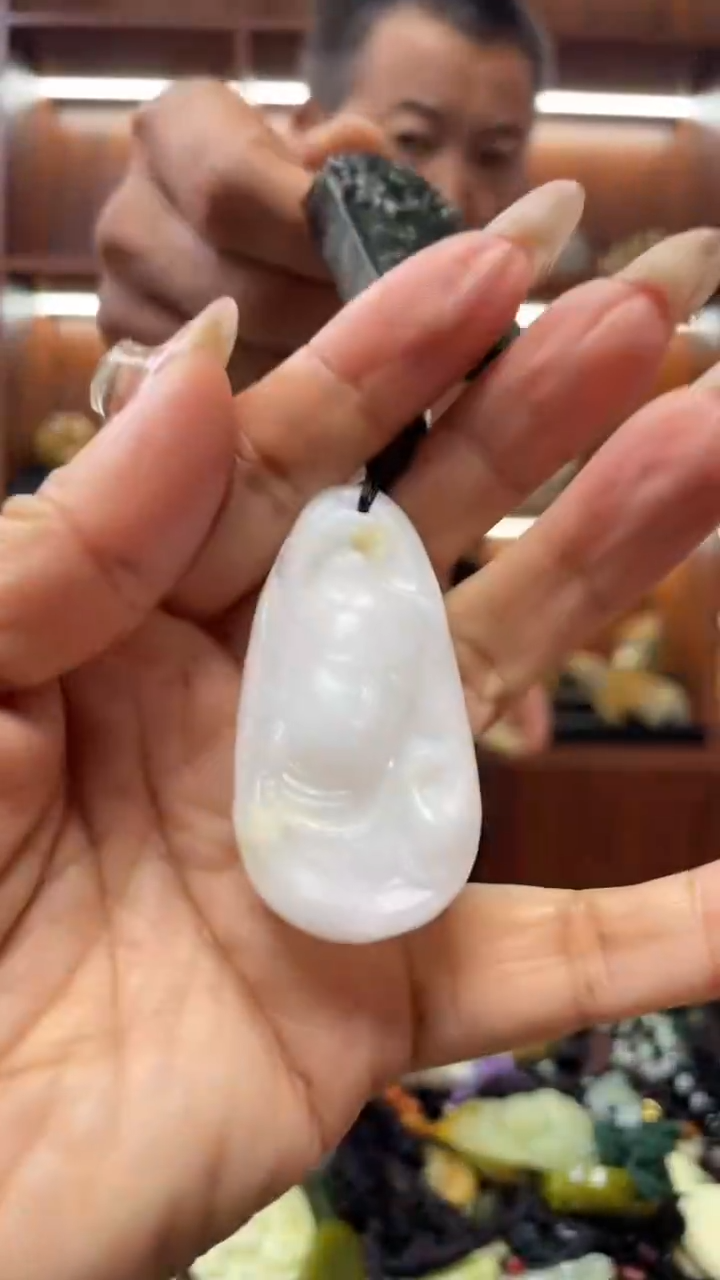 未镶嵌岫玉挂件 