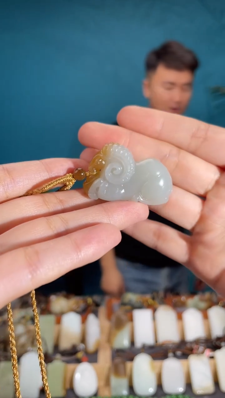 颈饰未镶嵌和田玉1