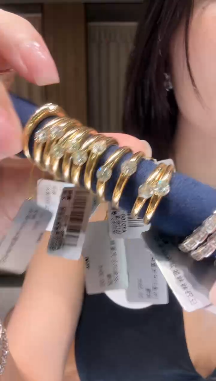 戒指18K金镶嵌钻石AY0168 多样性发其一