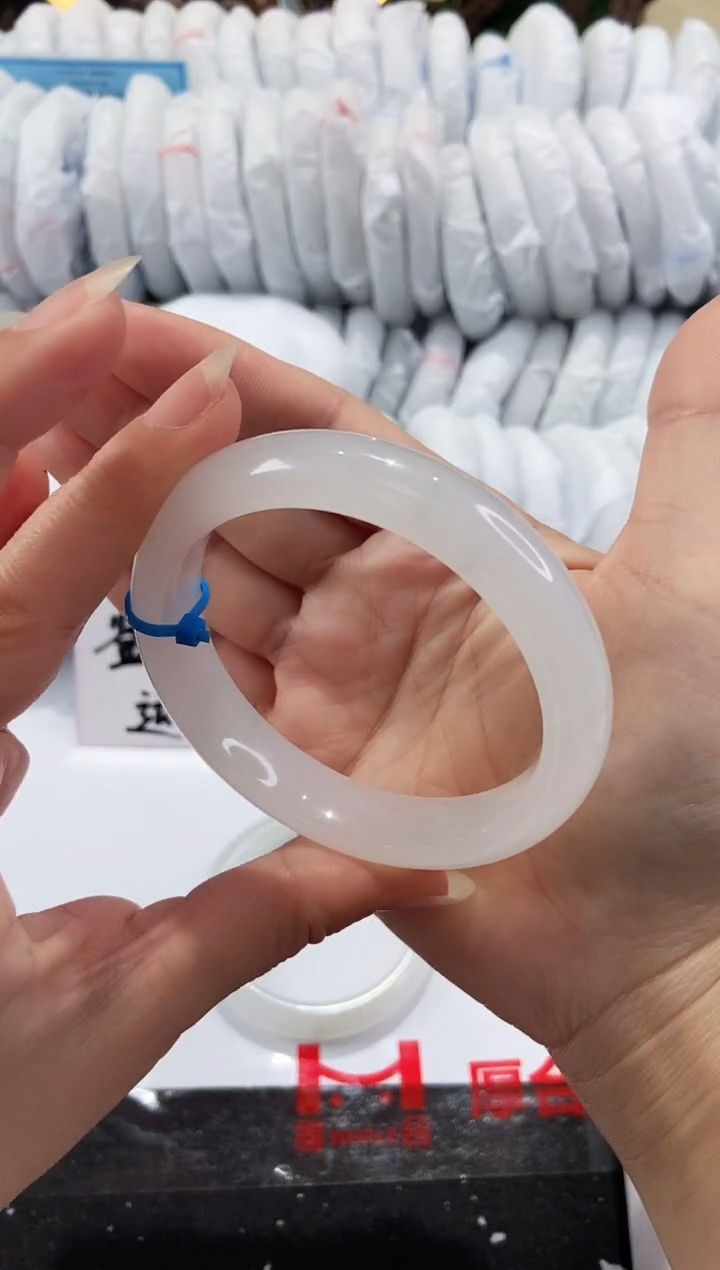 【闪购商品】石英质玉手镯未镶嵌16-57.7