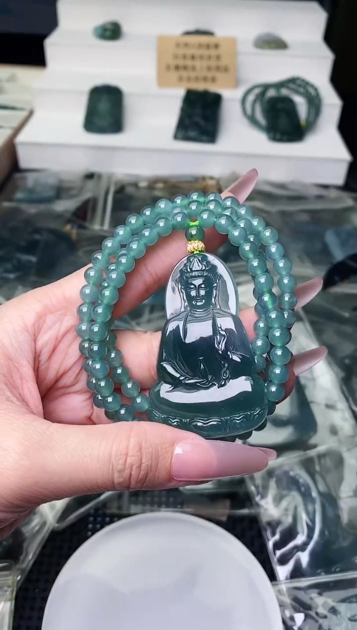 颈饰未镶嵌翡翠 