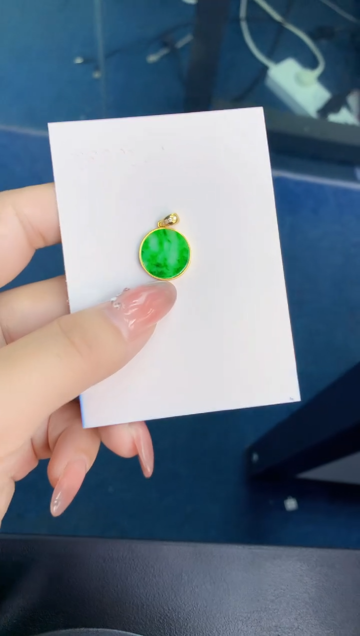 翡翠未镶嵌颈饰1