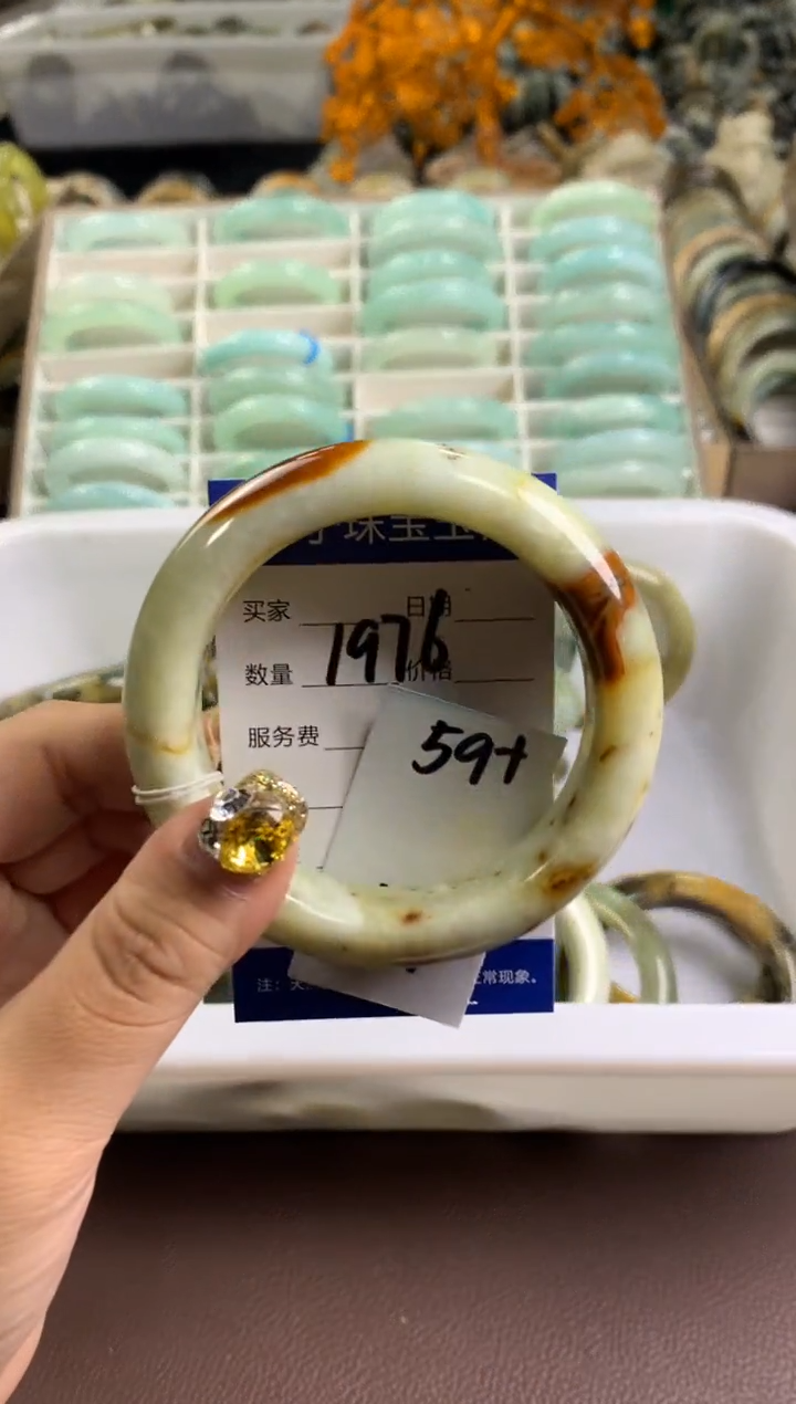 【闪购商品】蛇纹石玉手镯未镶嵌1976