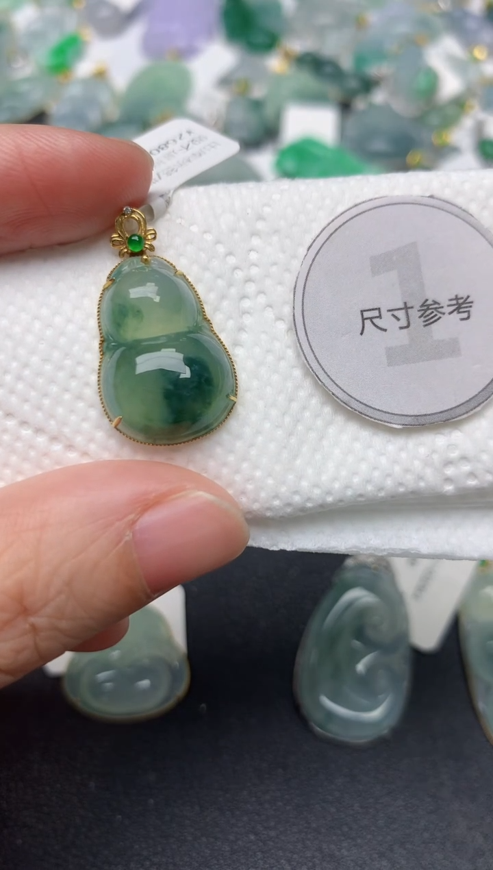 颈饰18K金镶嵌翡翠天然缅甸A货翡翠