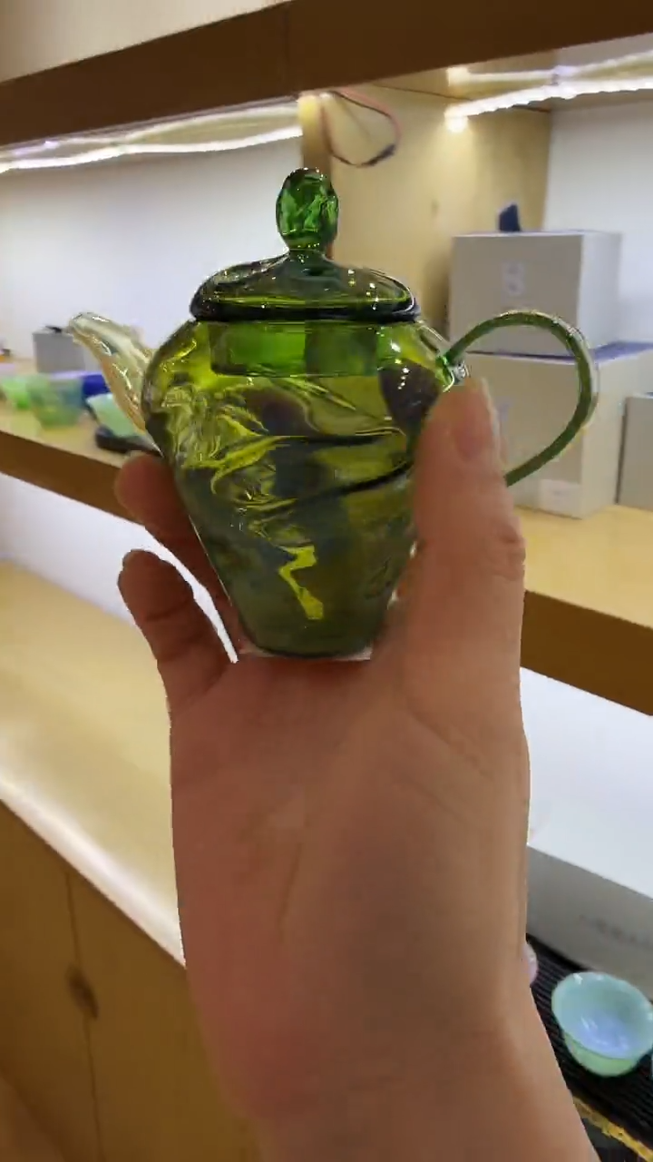 玉见绿色熏银手捏壶