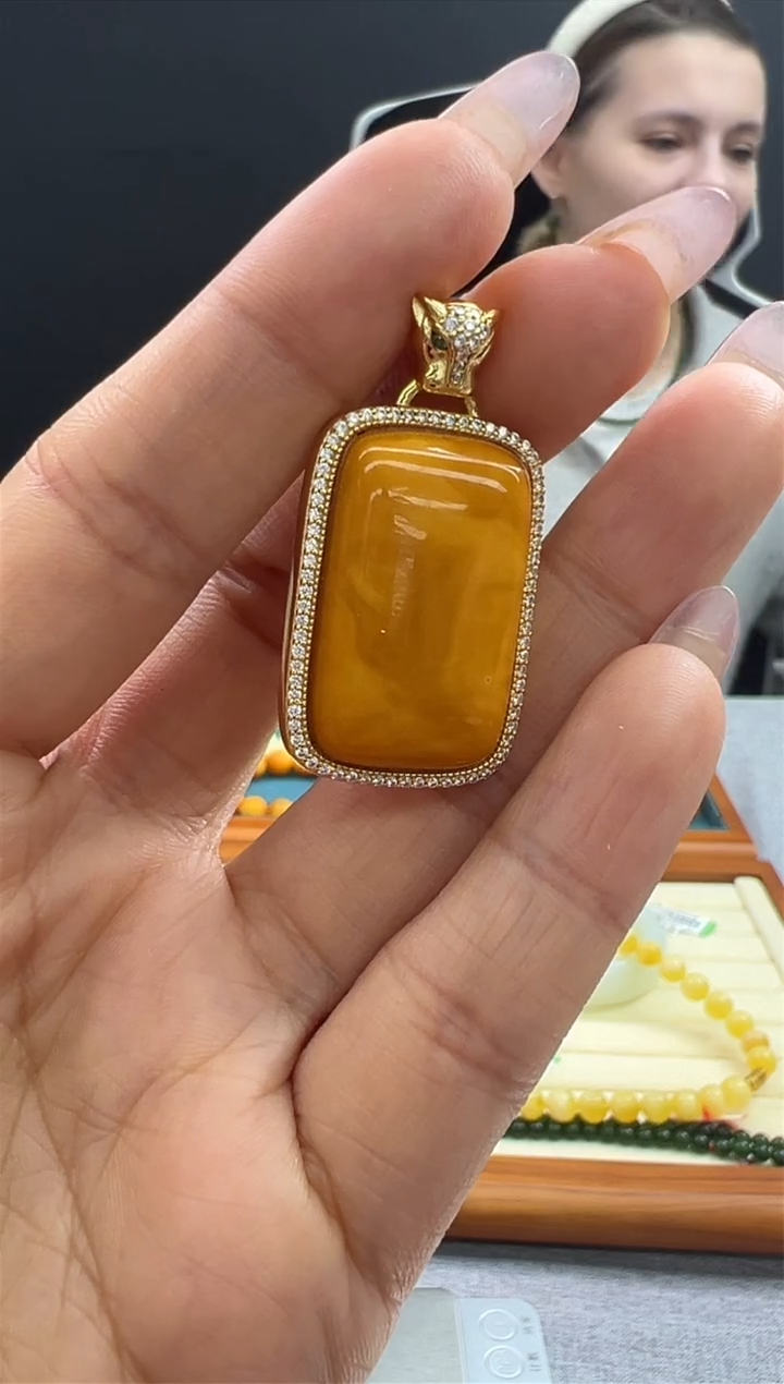 【闪购商品】琥珀颈饰未镶嵌1秒拍号