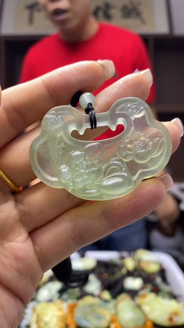 未镶嵌岫玉挂件 